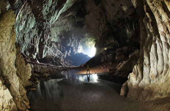 探秘婆罗洲巨型洞穴网:发现6万年细菌(图)