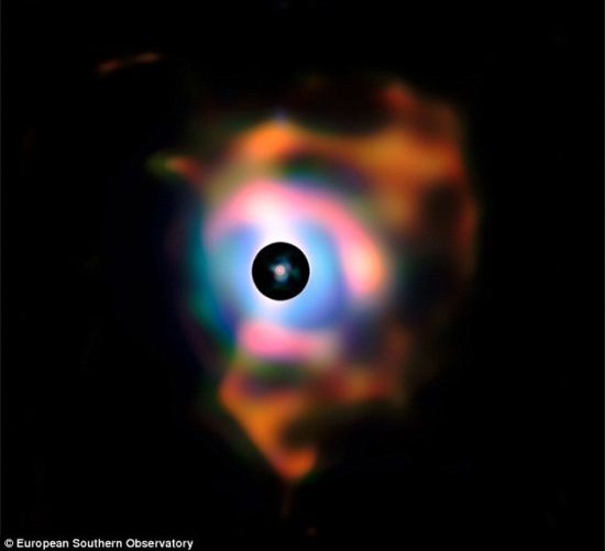 红巨星抛射细节图像曝光:气体延伸370亿公里