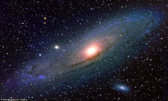 天文爱好者组装望远镜拍下数千光年外壮观星系