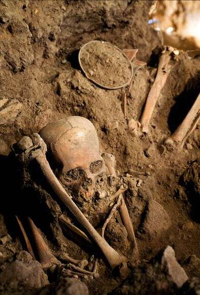2000年前墨西哥古人用亲人骨头造工具(图)