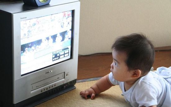 美科学家称电视对婴儿有害无益 或引发睡眠