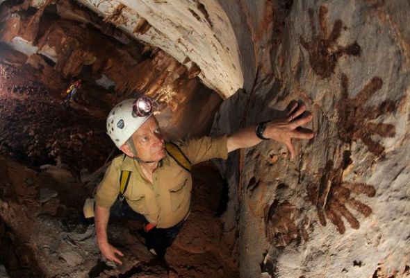 探秘婆罗洲巨型洞穴网:发现6万年细菌(图)-科教