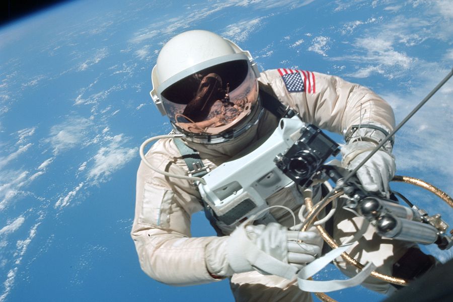 回顾双子座太空探索计划 美国的首次太空行走