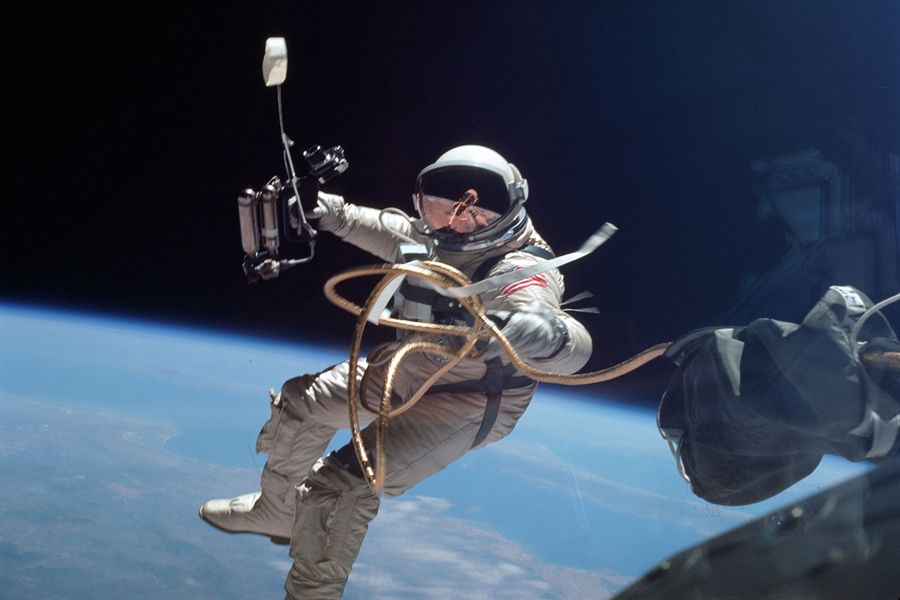 回顾双子座太空探索计划 美国的首次太空行走