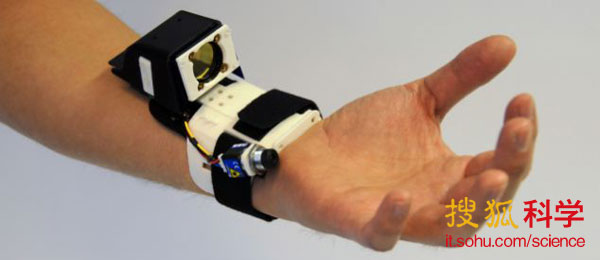 科学家研发数字手指以手势遥控电子设备的