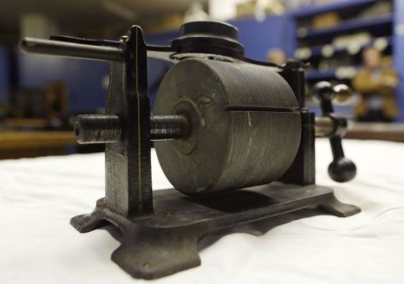 1879年的一台锡箔留声机，曾录制下已知最早并且可以播放的美国人声音，同时也是第一次被录制下的音乐演出